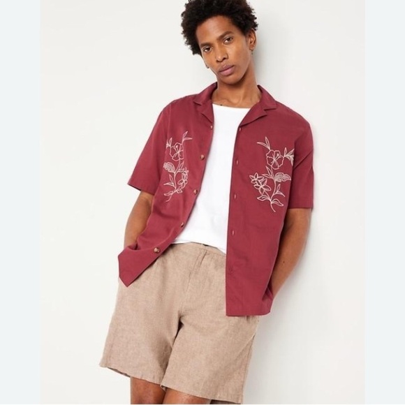 NWT Men’s Old Navy Hawaiian Red Floral Button Down Short Sleeve Shirt - Picture 2 of 6